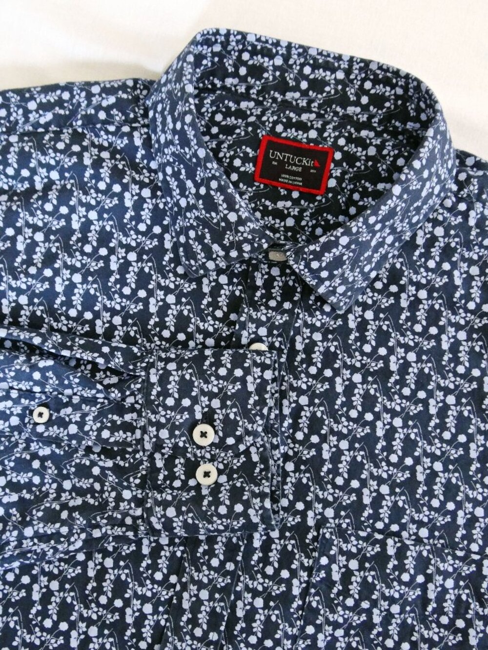 UNTUCKit Men's L Floral Shirt Blue Navy All Over Print Long Sleeve Style Romet